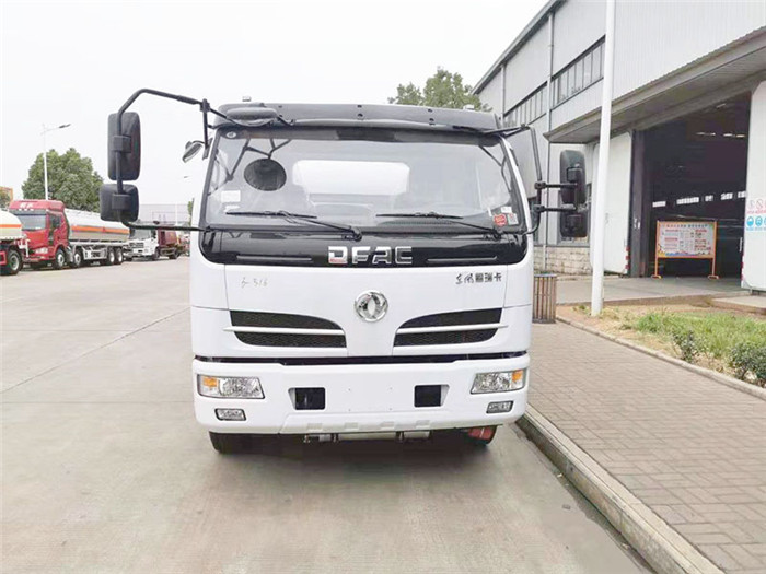 實(shí)惠型8噸東風(fēng)油罐車